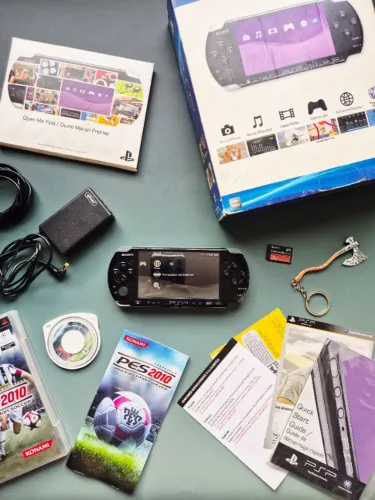 PSP 3000 (Playstation Portable) Preto Completo 8Gb Lotado de Jogos + PES 2010 