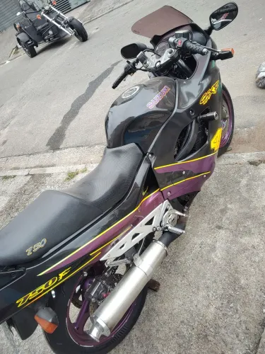 Suzuki GSX 750F série especial