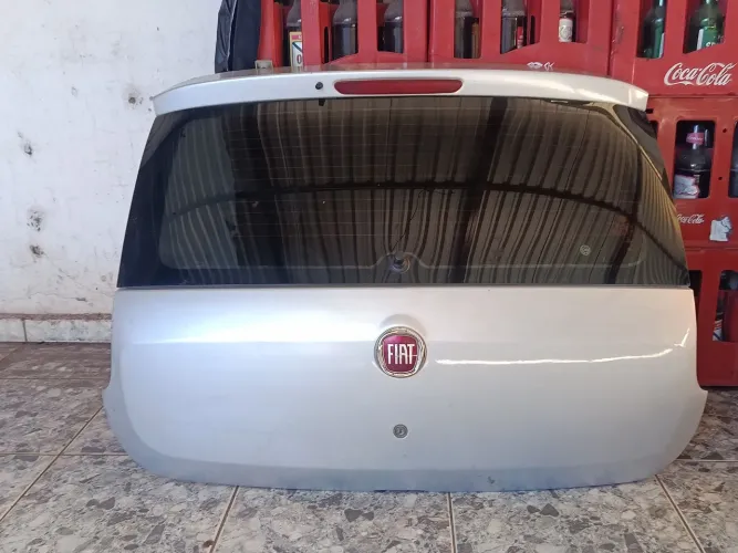 Tampa traseira Novo Palio Attractive 