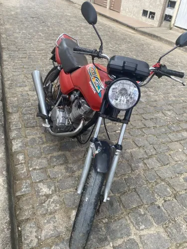 Vende essa moto cg muito conservada e boa pra anda veículo com débito na documentação