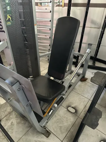 Leg Horizontal Johnson Profissional - Robustez, Conforto e Performance para Academias