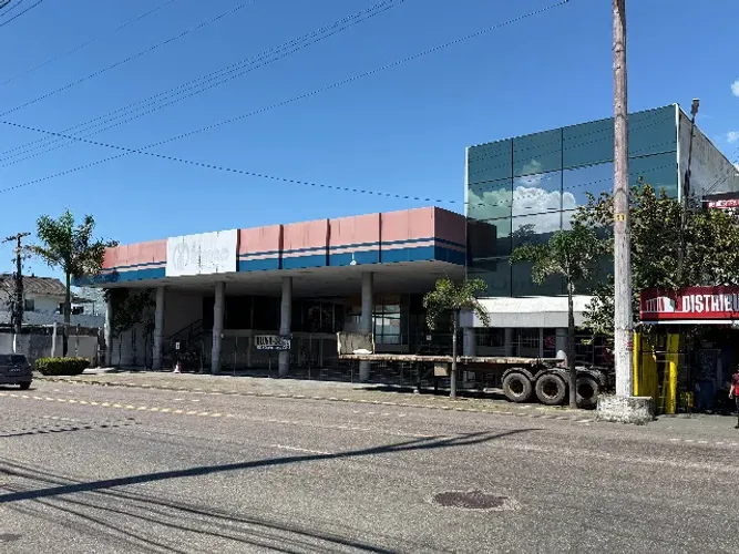 Prédio comercial + Galpão Logistico 900m2, na avenida Tefé, Japiim