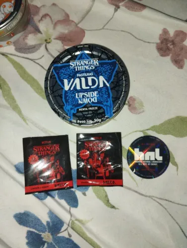 Lata vazia Valda stranger things+tazo n4 e 2 embalagens vazias 