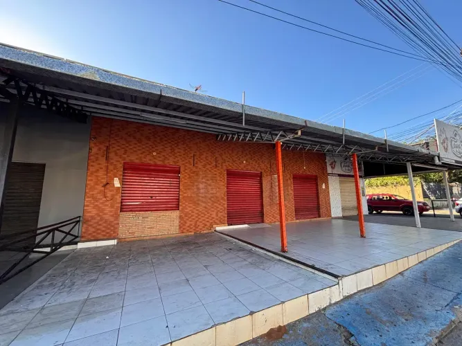 PONTO COMERCIAL MEDINDO 34M2 COM BANHEIRO, PISO (CERAMICO).