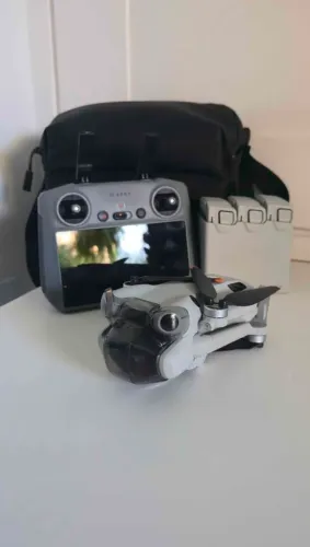 DJI Mini 4 Pro Fly More Combo + RC2 (Estado excelente, 3 baterias)
