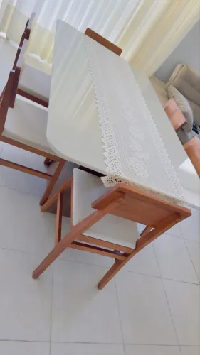 MESA DE JANTAR 6 LUGARES - MADEIRA MACIÇA COM TAMPO DE VIDRO - R$ 3.900,00
