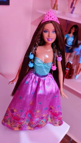 Barbie Teresa Princesa Corte e Estilo
