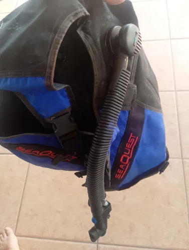 Equipamentos para mergulho: colete e reguladores