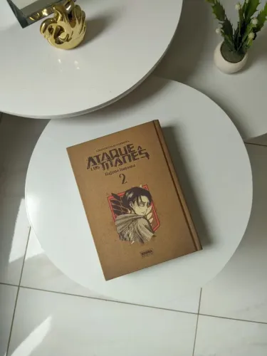 Mangá Attack on Titan - Edição de Colecionador em Espanhol. Volume 02
