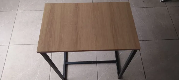 Escrivaninha ou mesinha para salão de beleza