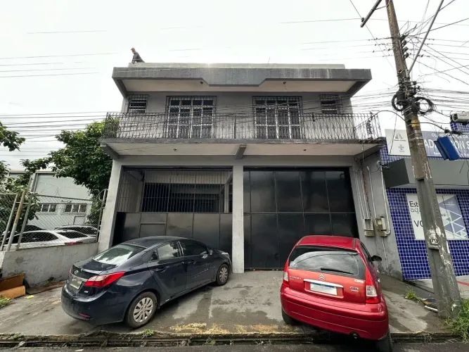 Imóvel de 2 pavimentos com 336m² - Térreo com grande ponto comercial - Centro - Ananindeua