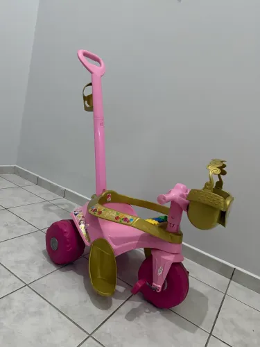 Triciclo Infantil Com Empurrador Bandeirante
