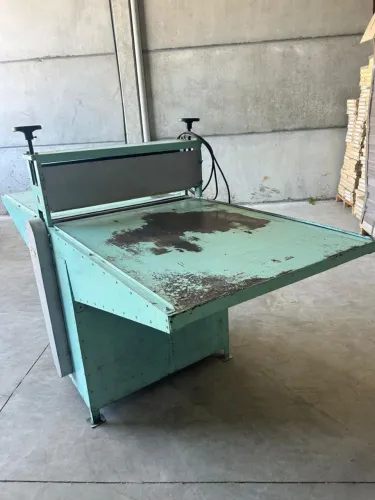 Máquina de corte e vinco