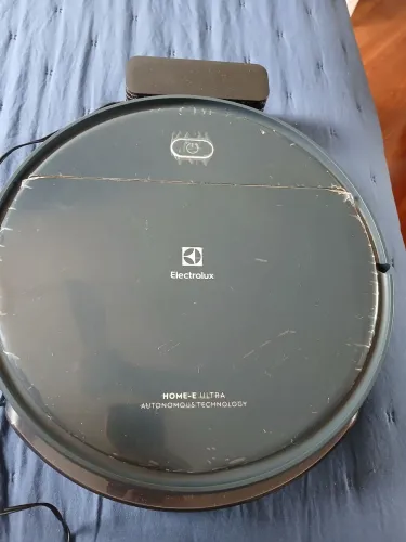 Aspirador robô Electrolux semi-novo