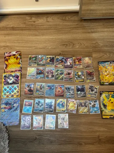 Colecao de 37 cartas de pokemon que passa de 4500