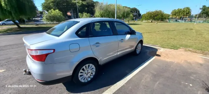 Fiat Grand Siena Essence 1.6 Flex 16V 2014