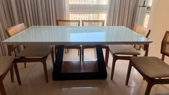 Conjunto mesa madeira 1,80 x 1,10 com 6 cadeiras classe A móveis