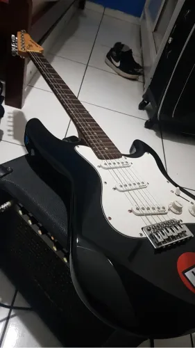Guitarra Stratocaster + Amplificador Oneal - Funcionando Pefeitamente