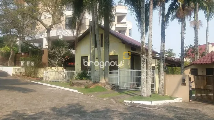 Casa em Canajurê 70mt do Mar
