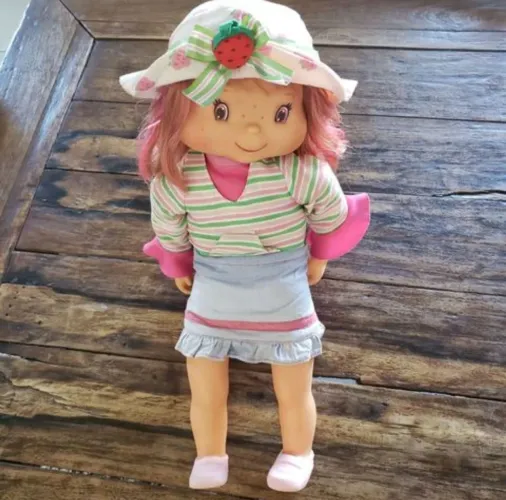 Boneca moranguinho anos 80