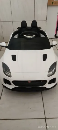 Carro infantil Jaguar.PARCELA NO CARTÃO.  Quase não foi usado.  Estado de novo. 