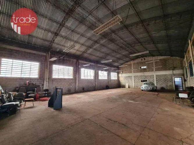 Barracao de 800m com ampla área. aberta