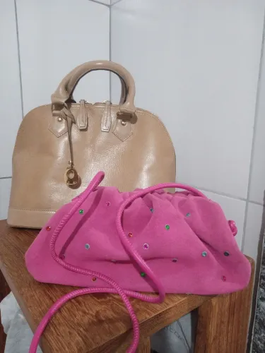 Bolsas em couro  Arezzo e karmélia 