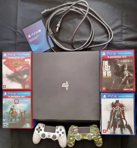 PS4 PRO 1TB + 2 Controles + 18 Jogos (GOW, TLOU, NIOH, Bloodborne) + Caixa