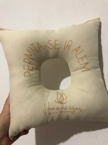 Almofada travesseiro com espaço no meio p12