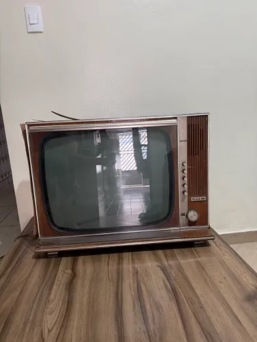 Tv antiga pra restaurar 