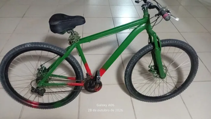 BICICLETA ARO 29 com marcha! Freio a disco e cambio Shimano!OPORTUNIDADE!