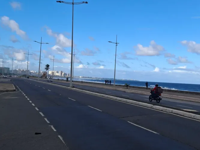 Kitinete mobiliada completa Praia de Armação, próx.Jardim de Alah em condominio fechado