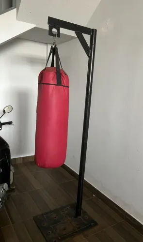 Saco de pancada com suporte