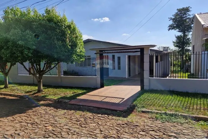 Casa com terreno 750m² em Nonoai, com 4 quartos, 2 banheiros.