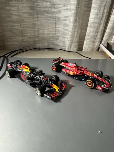 Miniatura F1 BURAGO red bull e Ferrari Original