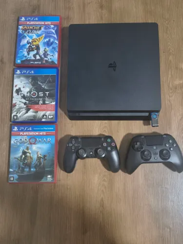 PS4 SLIM ? 1TB + 2 CONTROLES + JOGOS ? EXCELENTE KIT!
