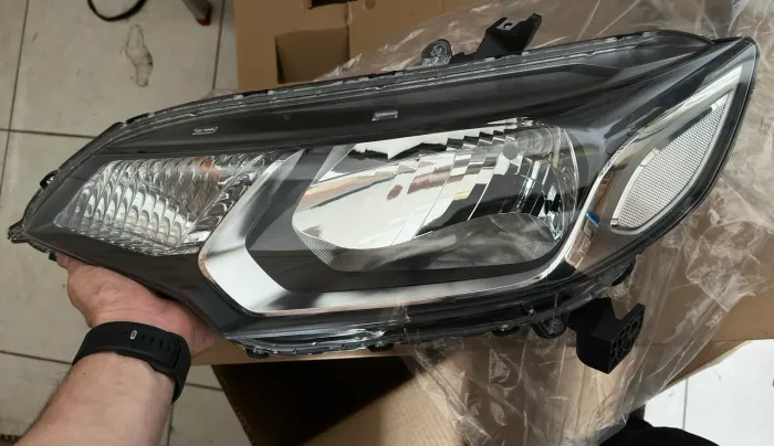 Farol Honda New Fit