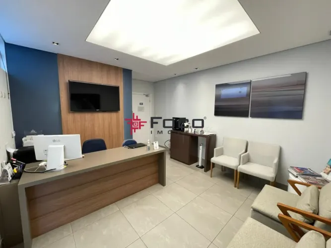 Clínicas | Consultórios - Imóvel Comercial na Vila Adyana ? 221 m² | 6 Salas | 3 vagas de 
