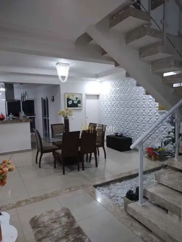 Sobrado com 3 dormitórios à venda, 280 m² por R$ 1.400.000,00 - Residencial Jardim de Mona