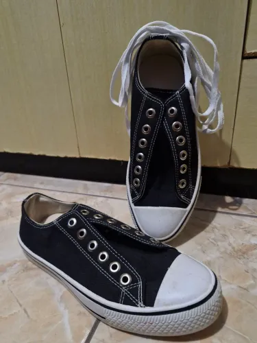 VENDE-SE SAPATO NOVO! NUNCA USADO