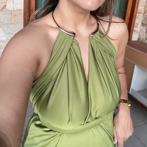Vestido Verde Oliva com Colar