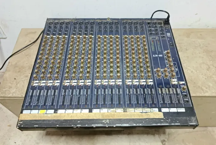 Mesa Staner UX16 Analógica TOP - Completa 4 Auxiliares