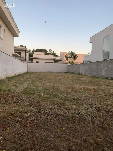 Terreno a venda Condomínio Sunset Garden fica no bairro Villa Branca em Jacareí - SP.