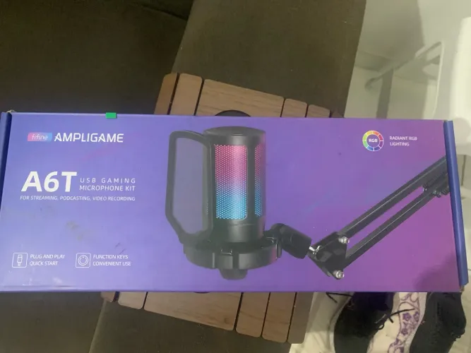 Microfone FIFINE AmpliGame A6T RGB + Braço Articulado