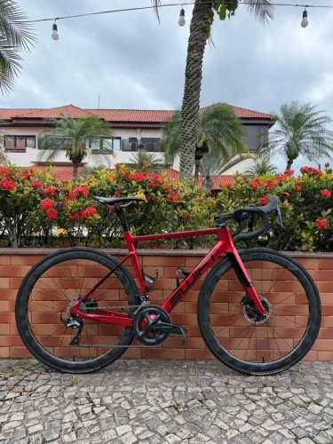 Swift race vox com roda de carbono 54 