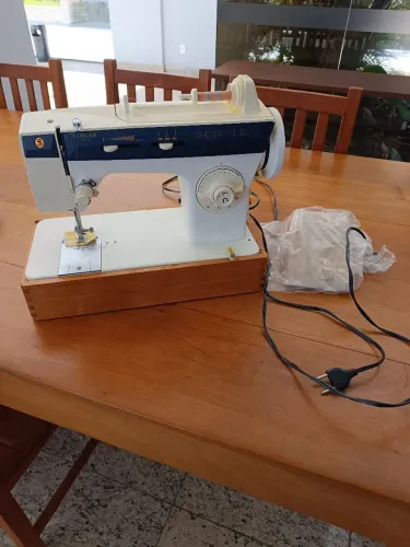 Título: Máquina de Costura Singer Facilita Master 3930 - Excelente Estado