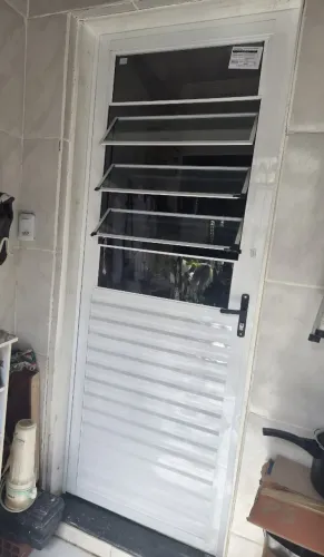 Porta Alumínio Branco com Basculante. Entrega Grátis