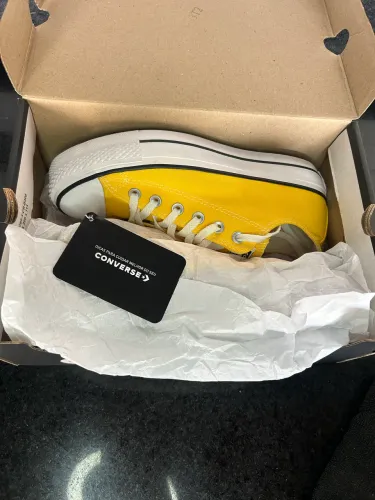 Tênis All Star amarelo plataforma alta