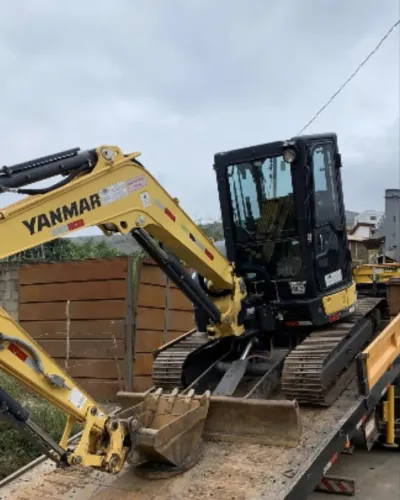Miniescavadeira Yanmar VIO35 ano 2019, com 4.900 horas e ar condicionado, em MG