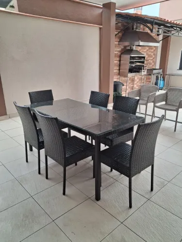 Jogo de mesa com 6 cadeiras